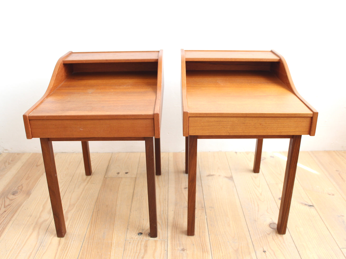 MESILLAS MID-CENTURY