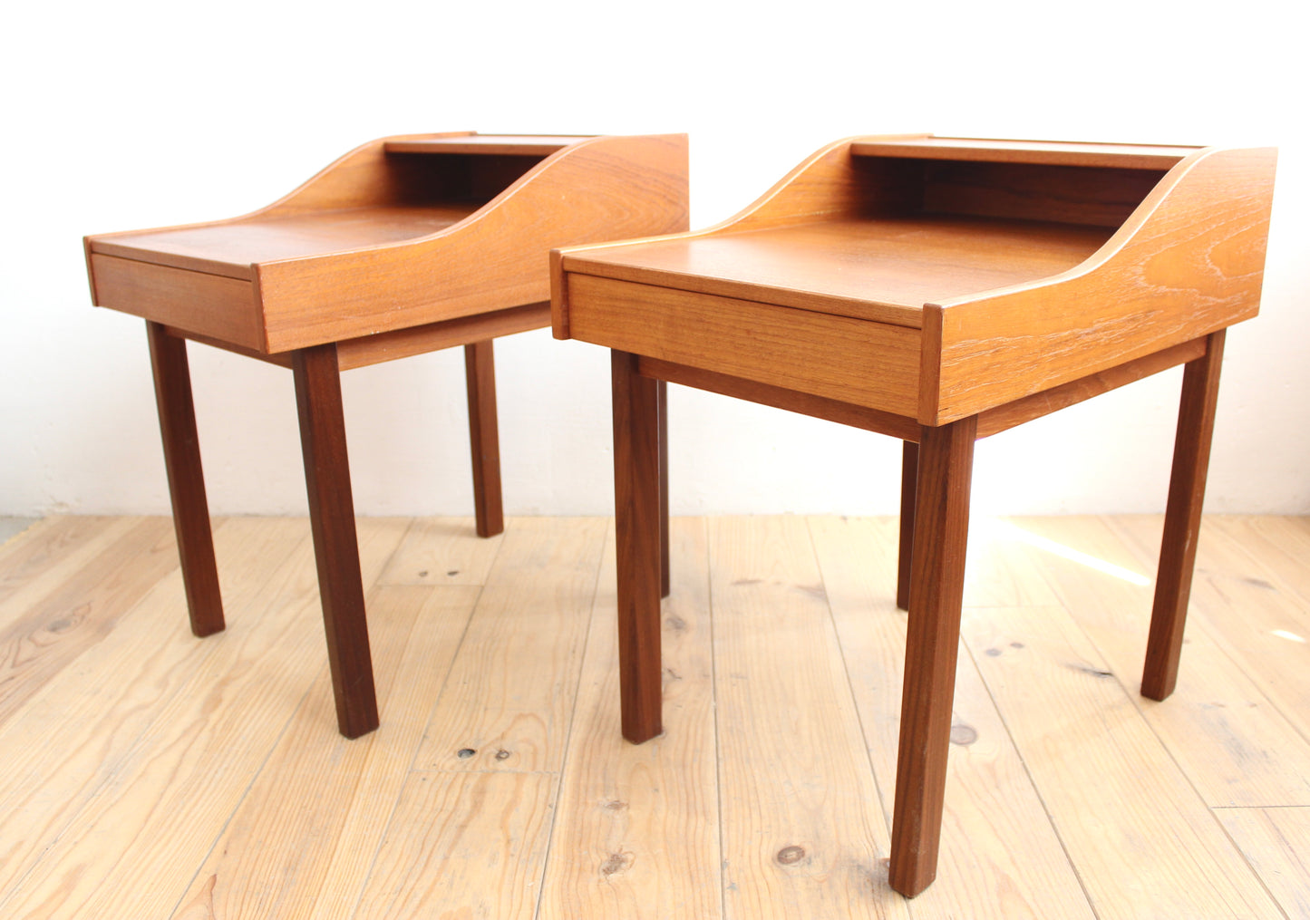 MESILLAS MID-CENTURY
