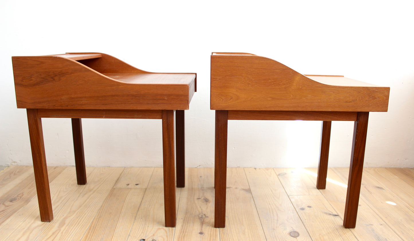 MESILLAS MID-CENTURY