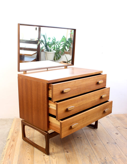 CÓMODA CON ESPEJO /TOCADOR G-PLAN