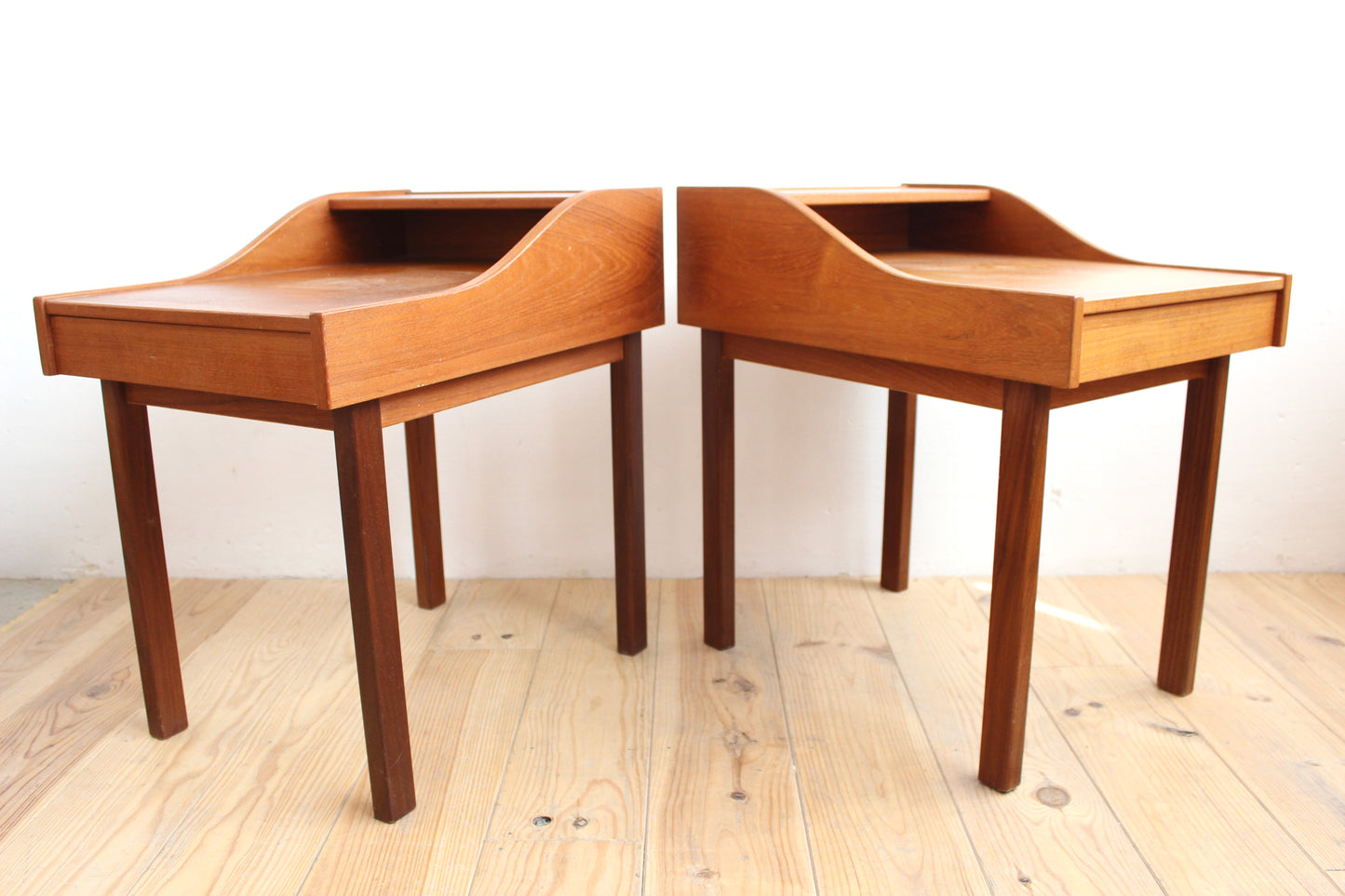MESILLAS MID-CENTURY