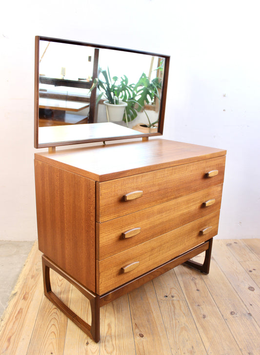 CÓMODA CON ESPEJO /TOCADOR G-PLAN