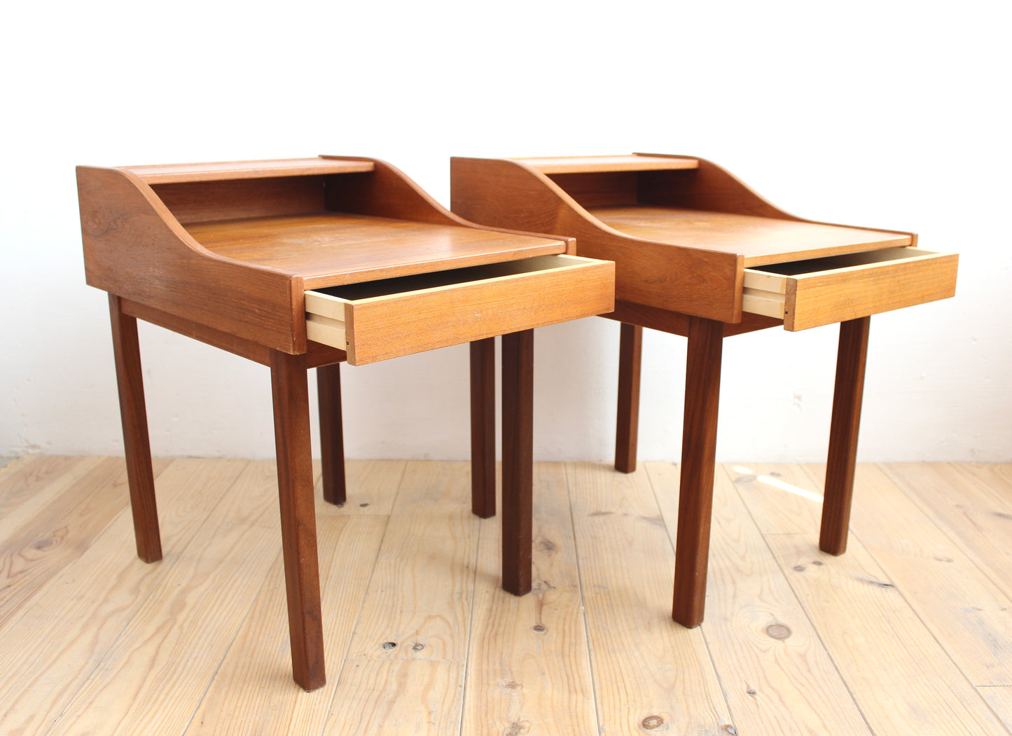 MESILLAS MID-CENTURY