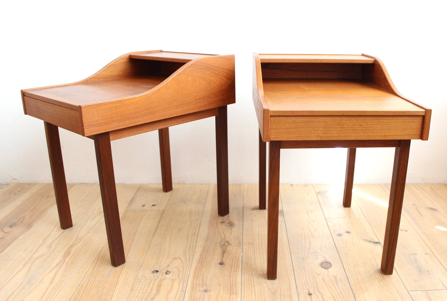 MESILLAS MID-CENTURY