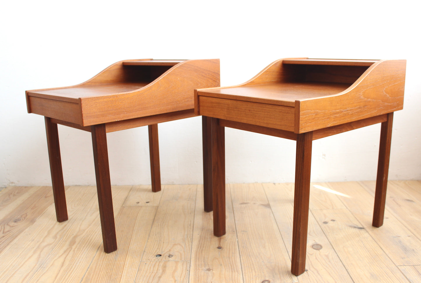 MESILLAS MID-CENTURY