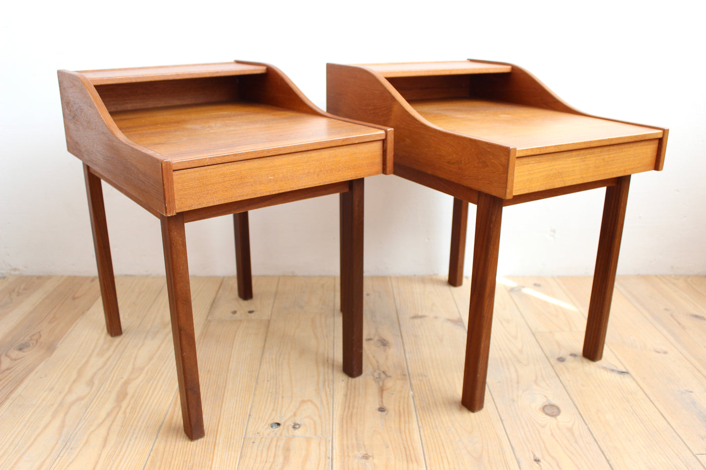 MESILLAS MID-CENTURY