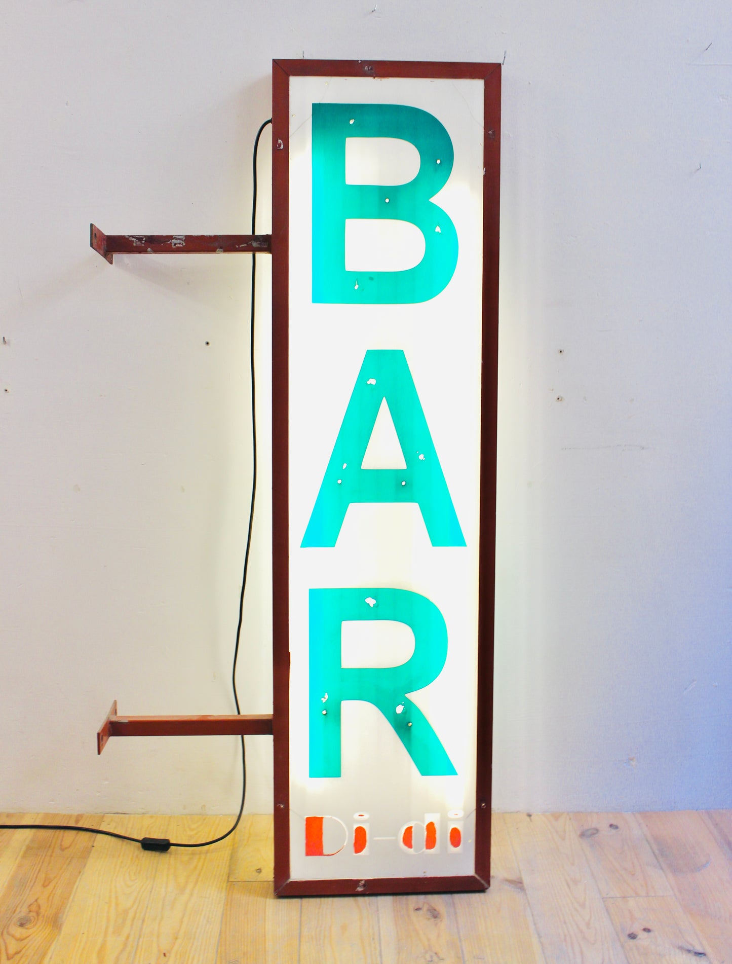 LETRERO BAR