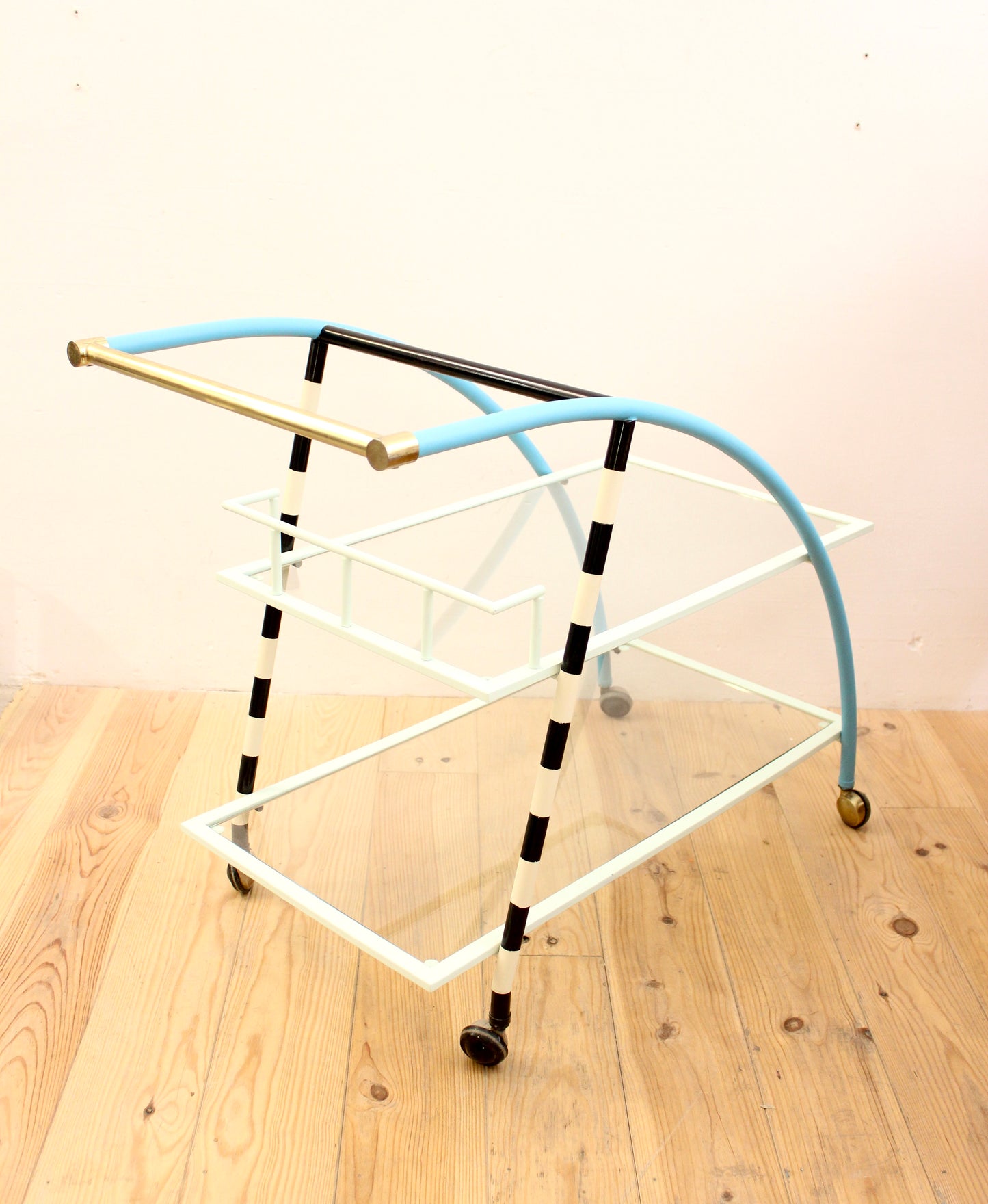CAMARERA BAUHAUS