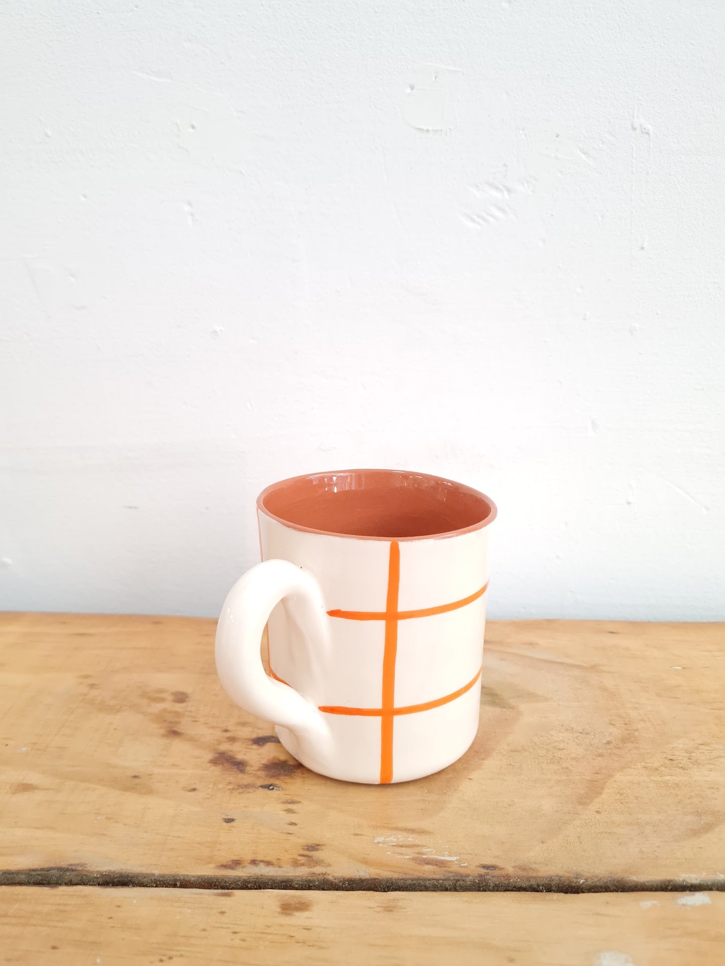 TAZA CUADROS NARANJAS
