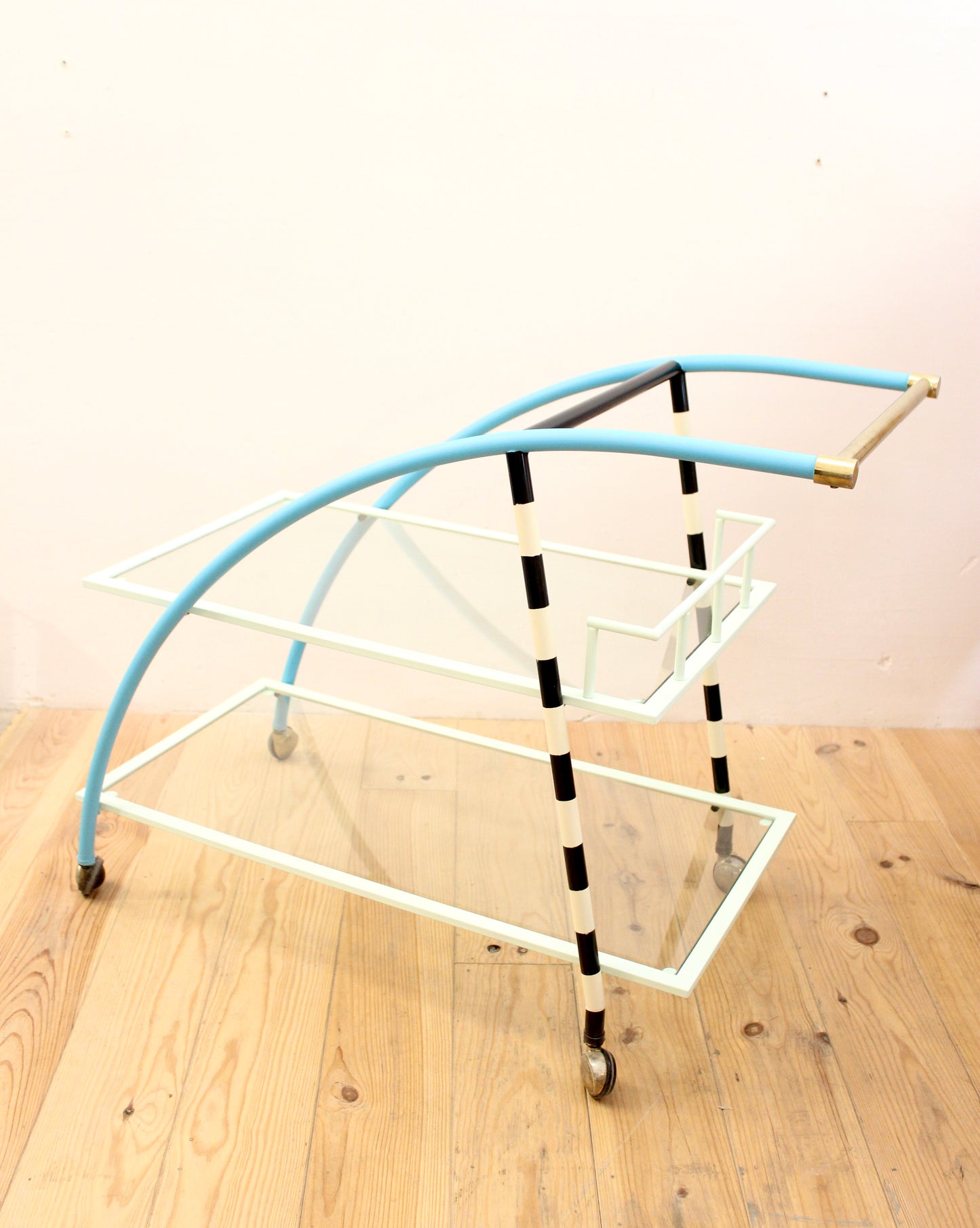 CAMARERA BAUHAUS