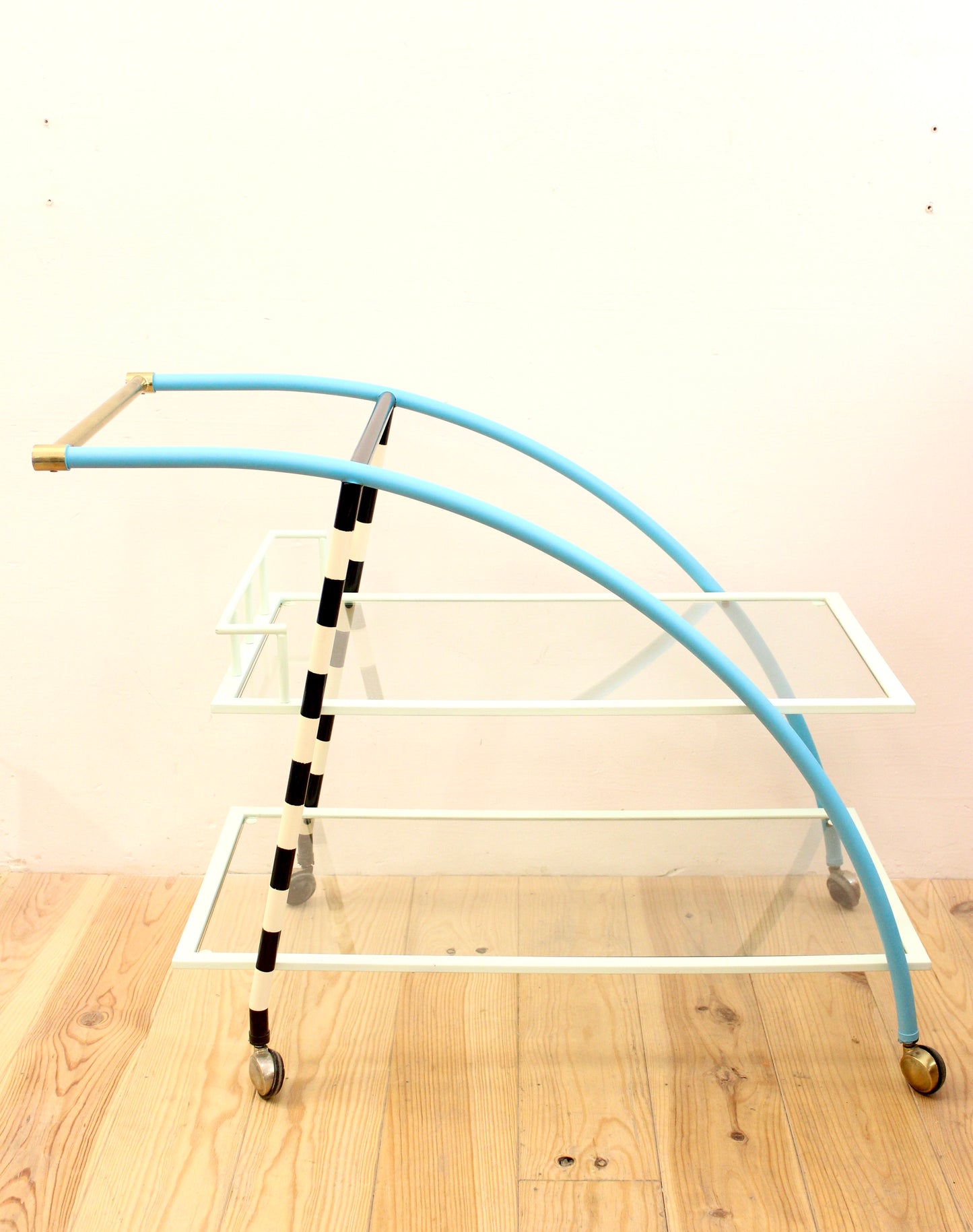 CAMARERA BAUHAUS