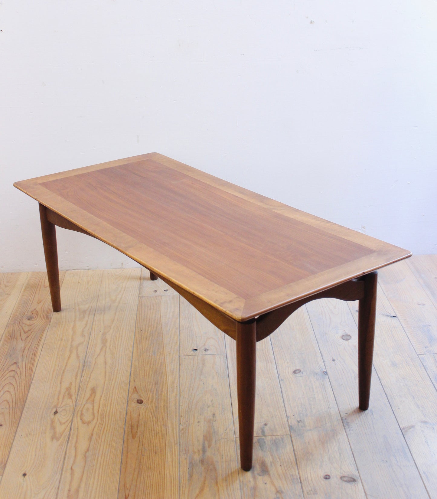 MESA DE CENTRO MID-CENTURY