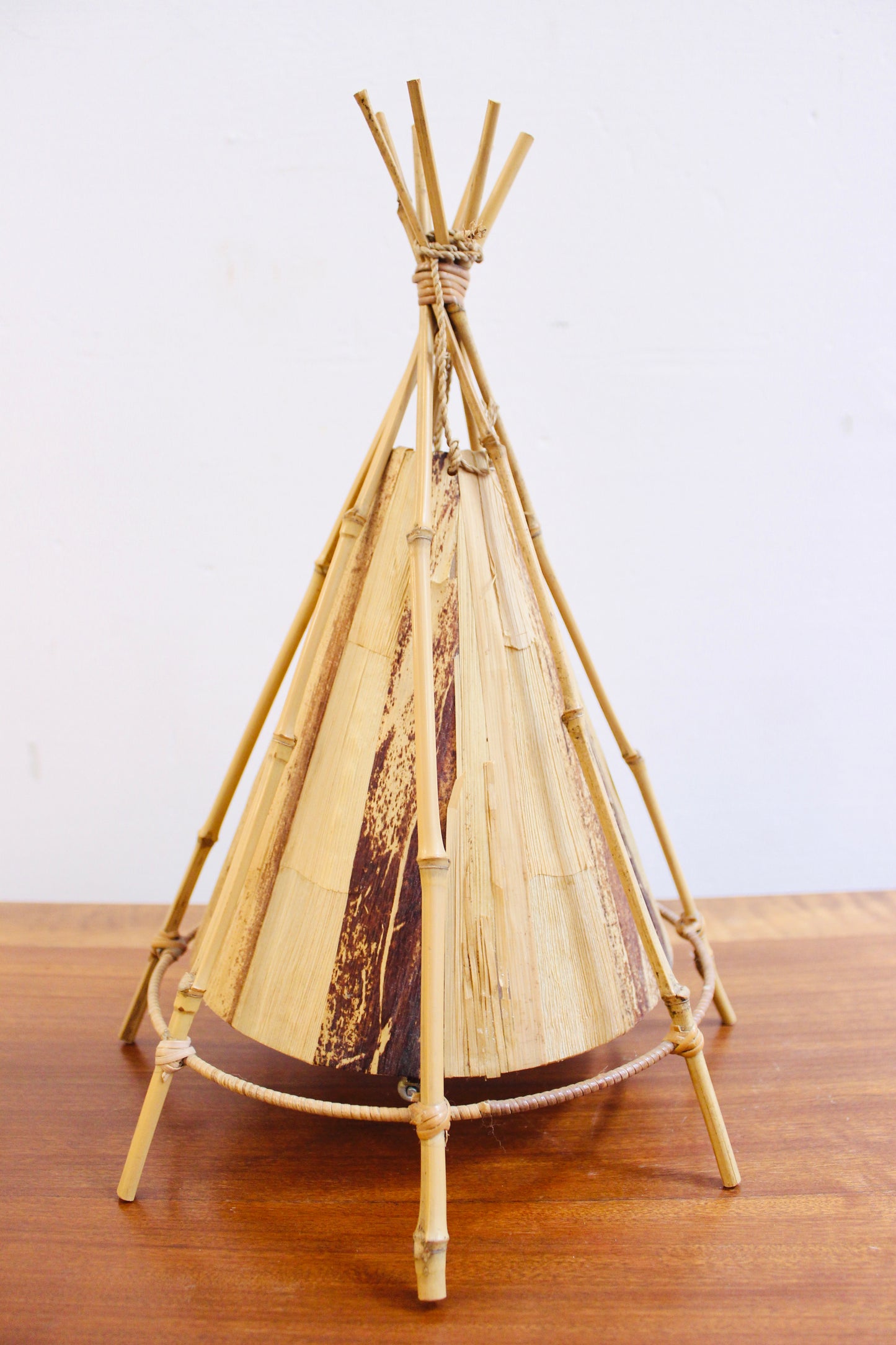 LÁMPARAS TIPI