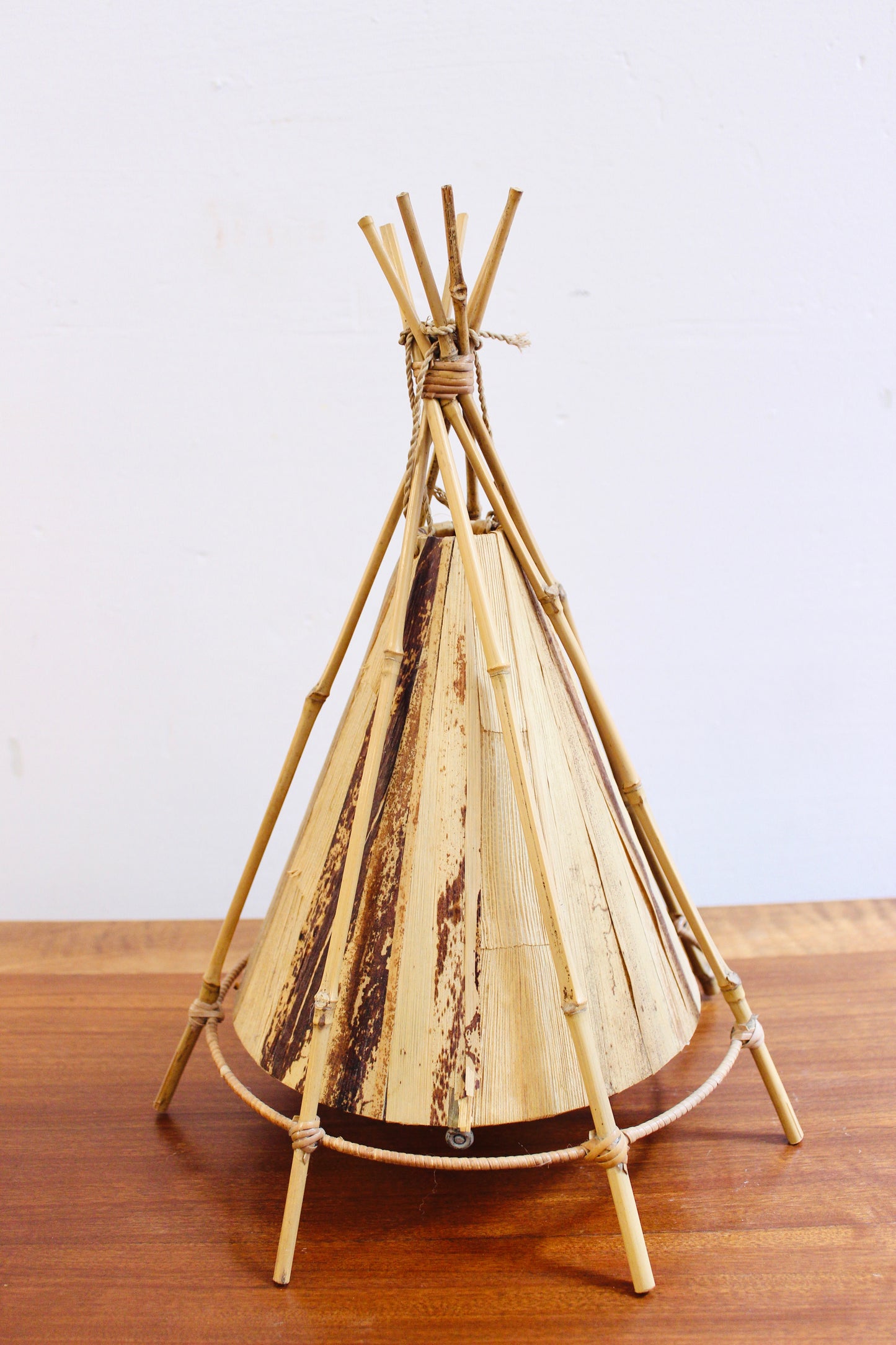 LÁMPARAS TIPI