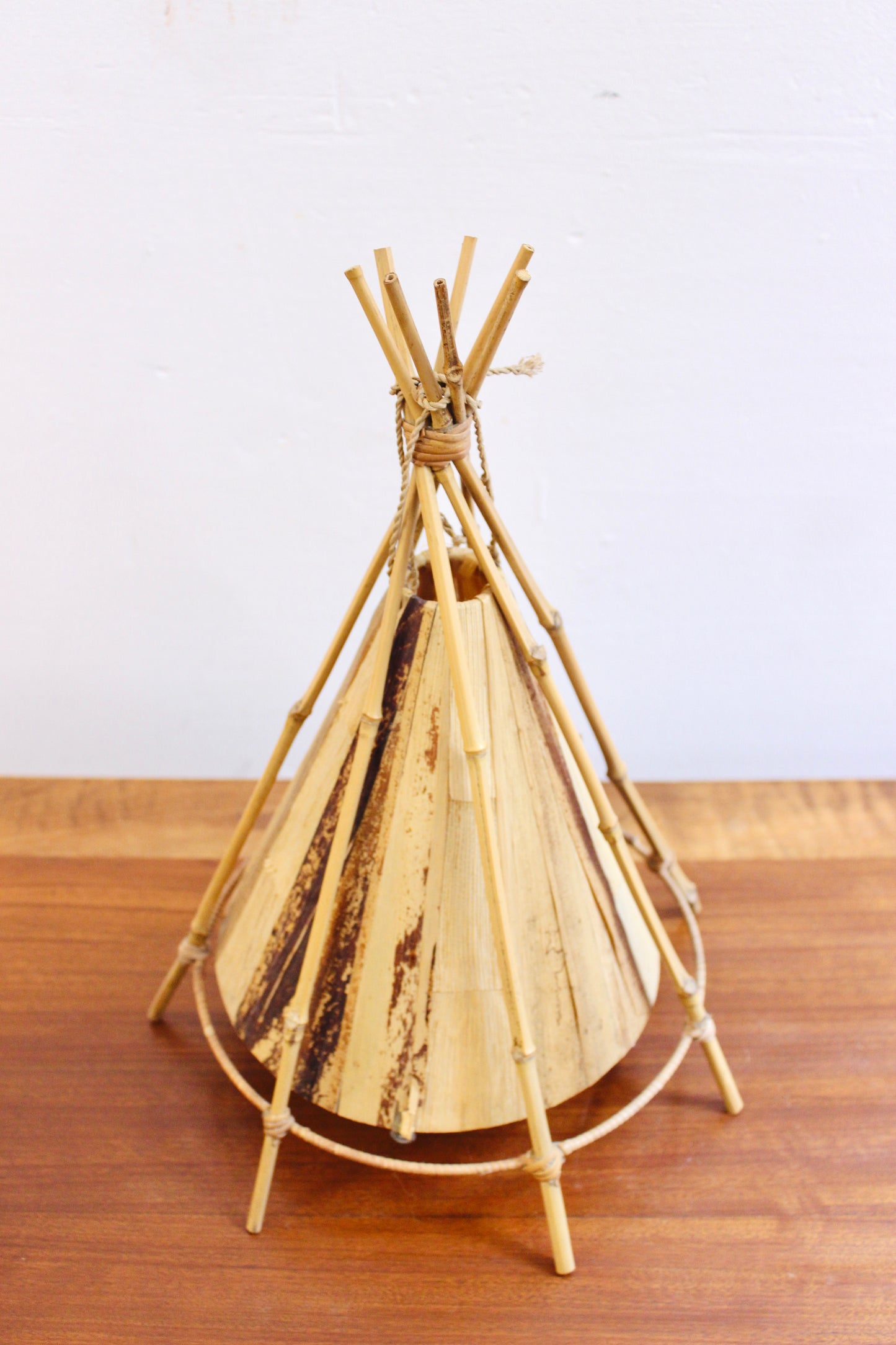 LÁMPARAS TIPI