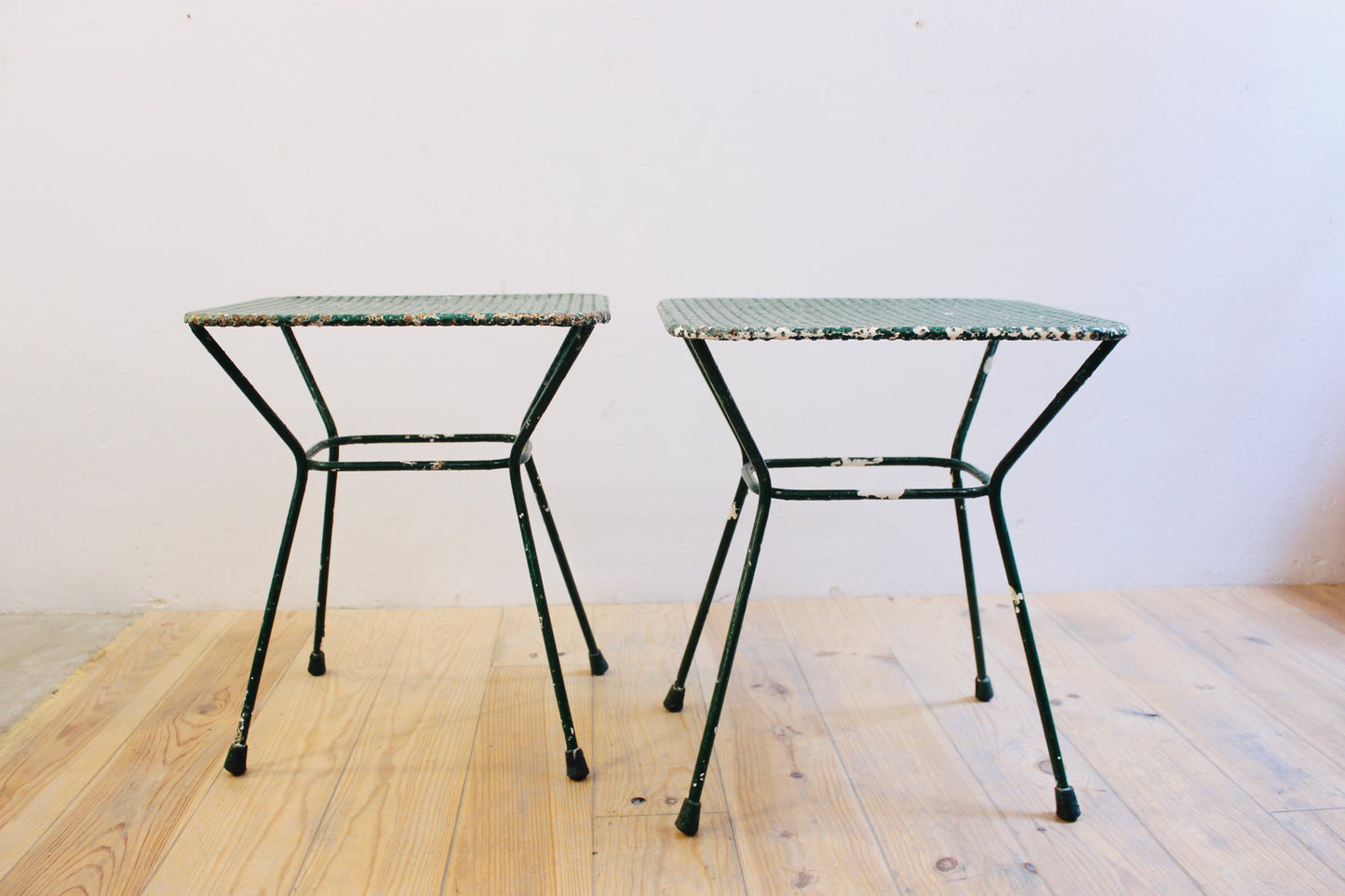 MESITAS ESTILO MATÉGOT