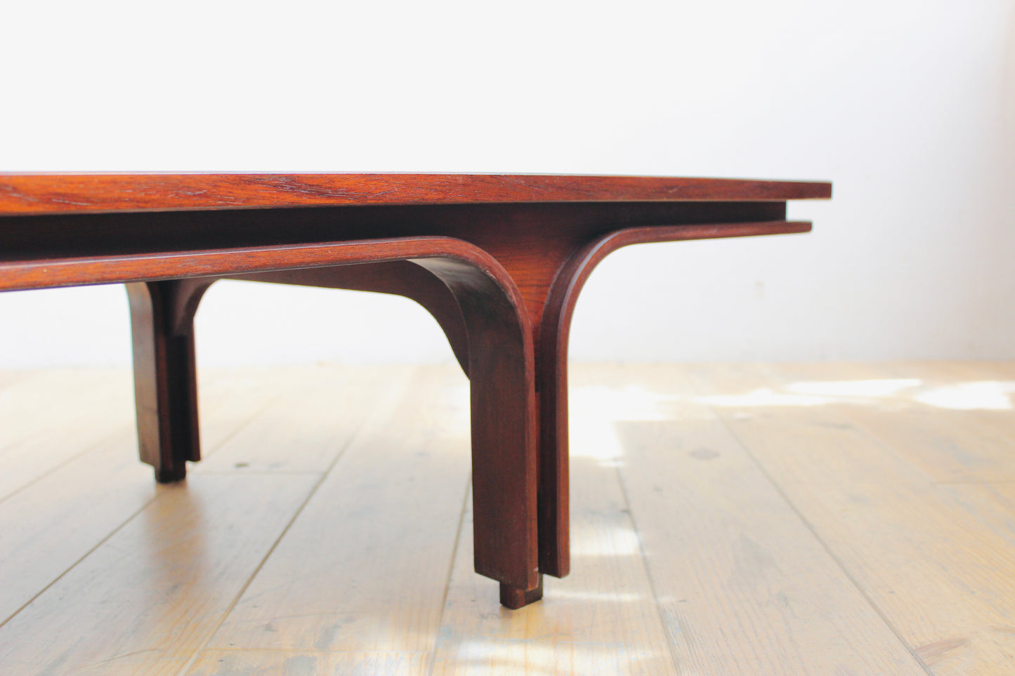 MESA BAJA DE CENTRO GIANFRANCO FRATTINI