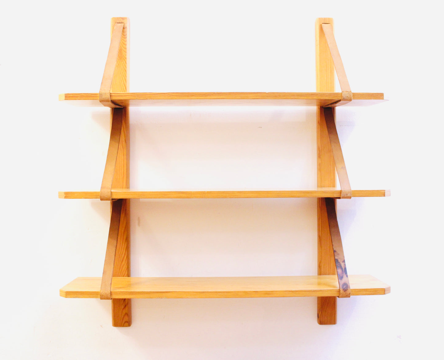 ESTANTERÍA DE PARED